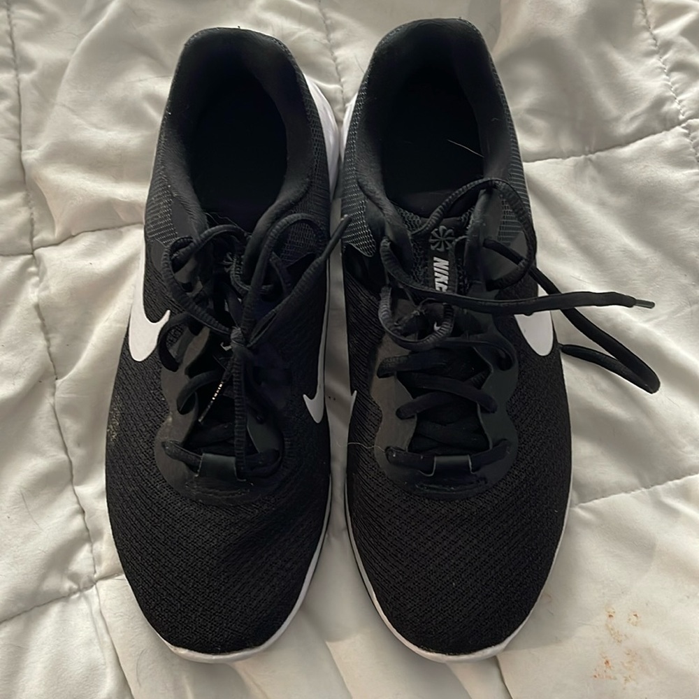 nike women’s running shoe